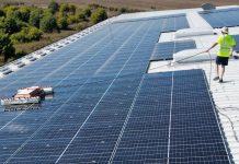 Tehnologie de curățare a panourilor fotovoltaice: roboți versus metode tradiționale în 2025