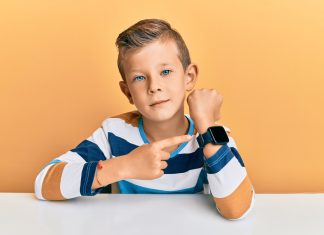 Primul ceas pentru copil: ce funcții contează cu adevărat