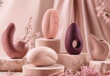 Care este cel mai bun vibrator? Ce arată șase luni de vânzări, pe tipuri, și cum alegi pentru tine Forme abstracte în tonuri de roz și prună pe postamente de piatră, cu flori de cireș, cu logo OneDee